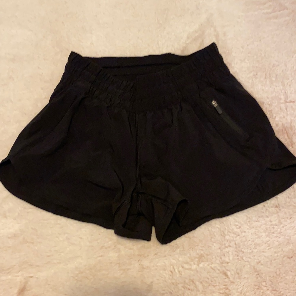 Lululemon Tracker Short 4 inch size 6 black